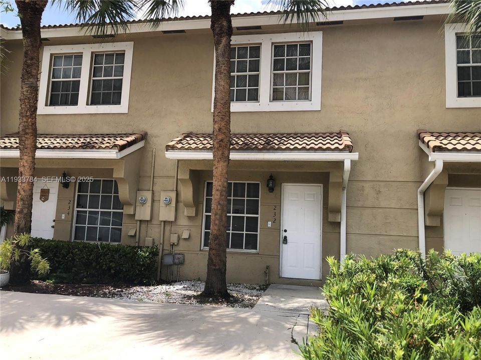 For Rent: $2,500 (2 beds, 2 baths, 1024 Square Feet)