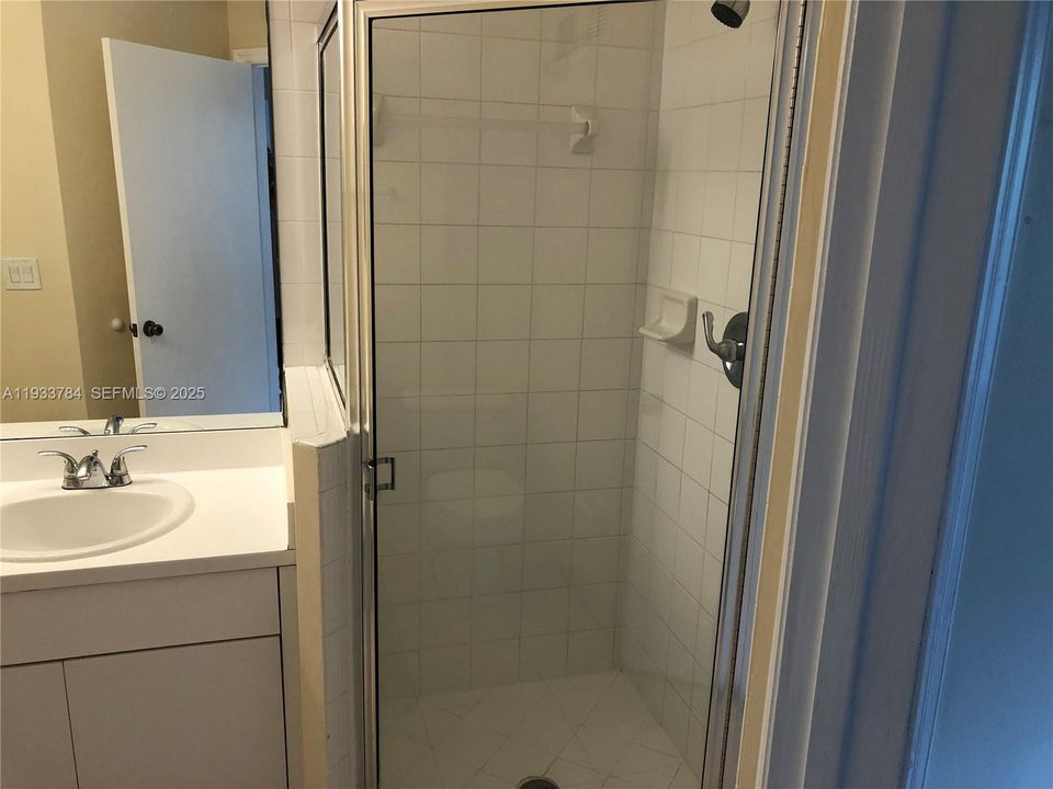 For Rent: $2,500 (2 beds, 2 baths, 1024 Square Feet)