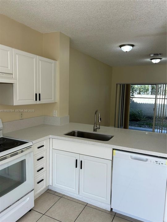 For Rent: $2,500 (2 beds, 2 baths, 1024 Square Feet)