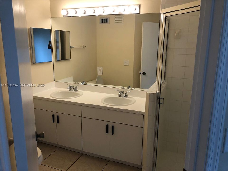 For Rent: $2,500 (2 beds, 2 baths, 1024 Square Feet)