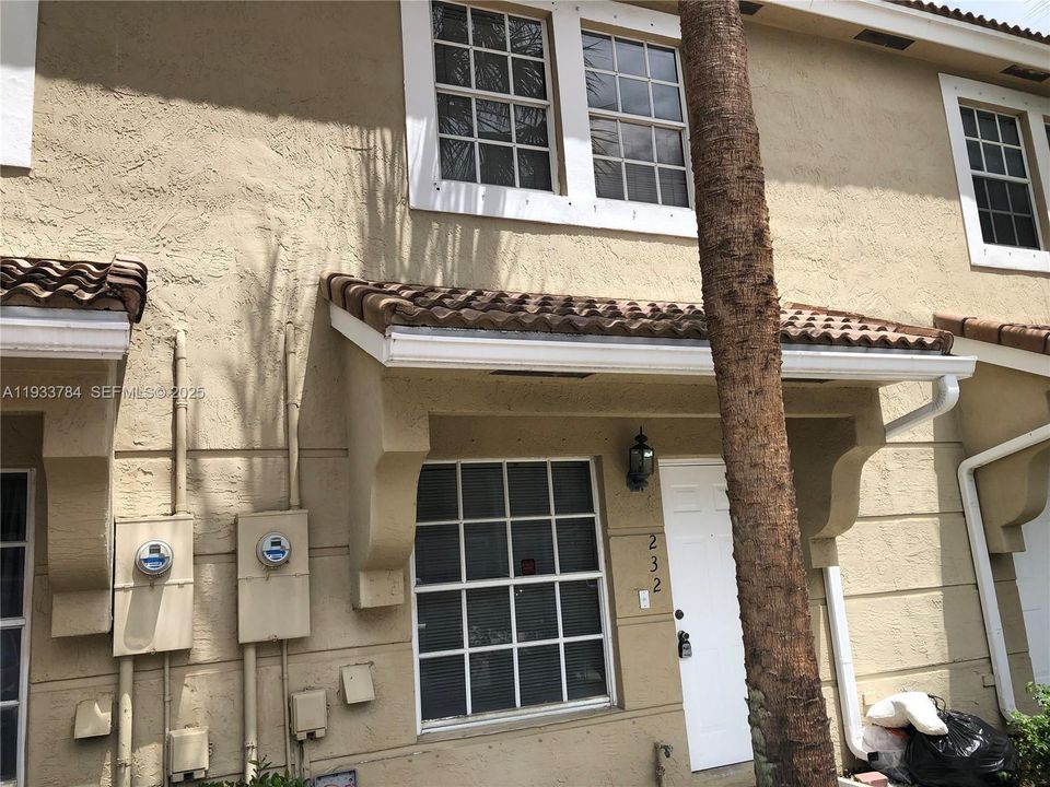 For Rent: $2,500 (2 beds, 2 baths, 1024 Square Feet)