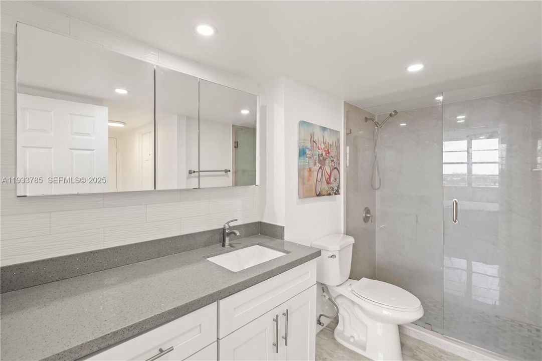 На продажу: $299,900 (2 спален, 2 ванн, 1140 Квадратных фут)