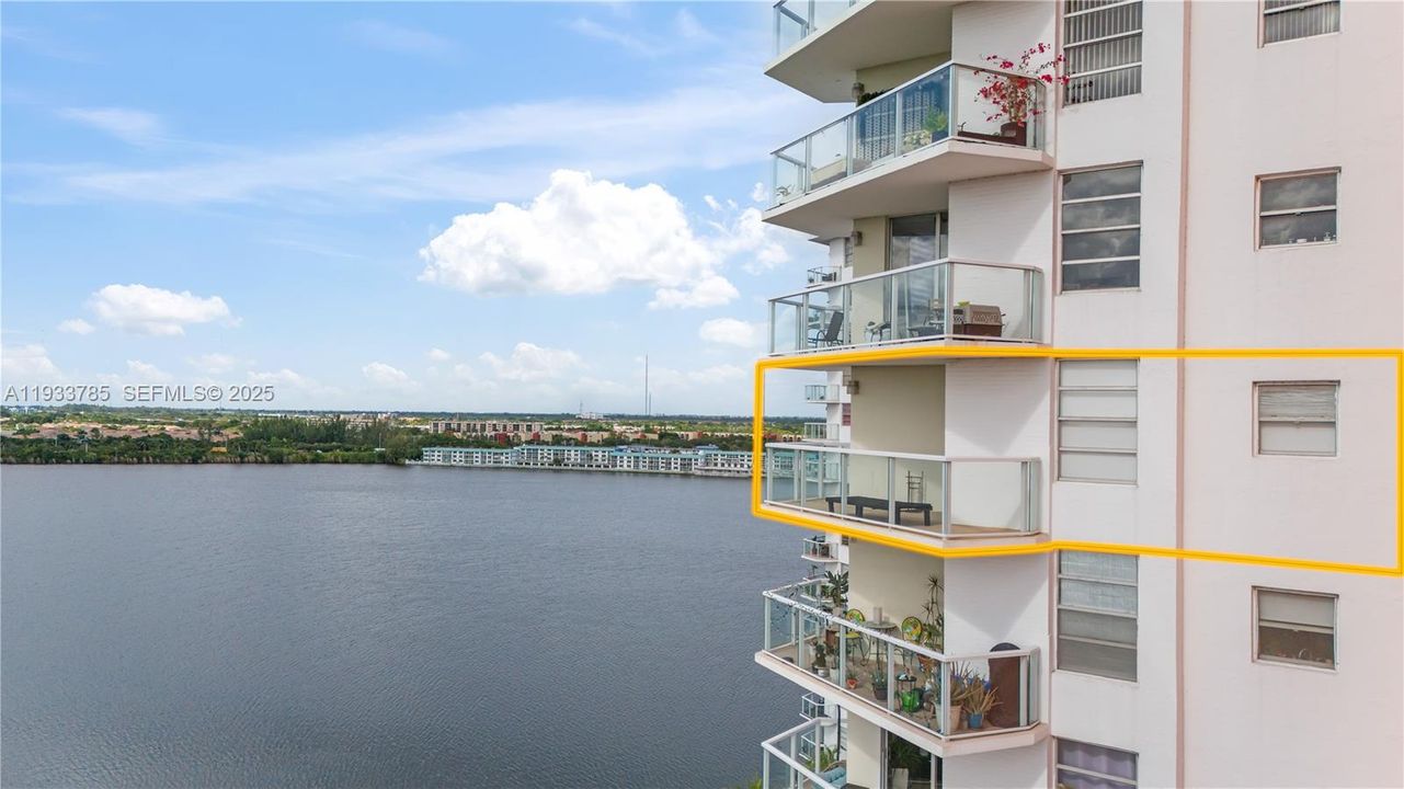 На продажу: $299,900 (2 спален, 2 ванн, 1140 Квадратных фут)