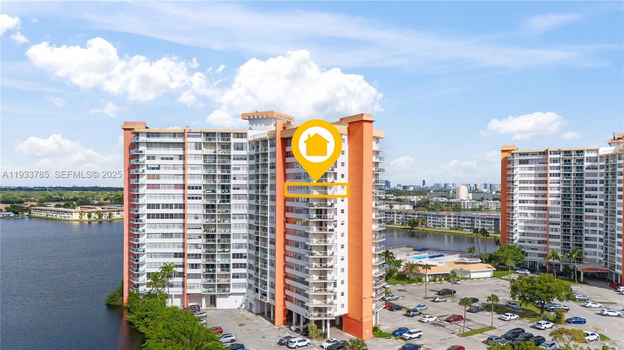 На продажу: $299,900 (2 спален, 2 ванн, 1140 Квадратных фут)