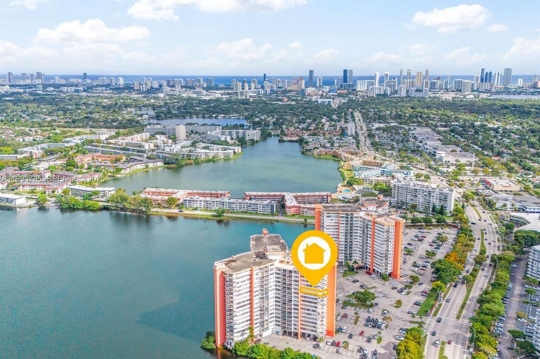 На продажу: $299,900 (2 спален, 2 ванн, 1140 Квадратных фут)