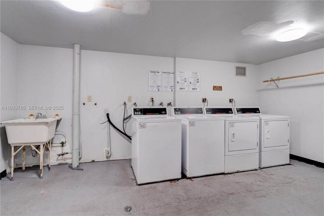 На продажу: $299,900 (2 спален, 2 ванн, 1140 Квадратных фут)