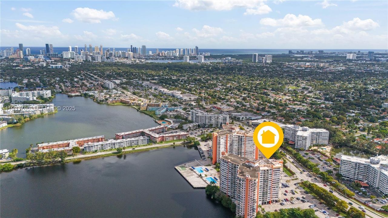 На продажу: $299,900 (2 спален, 2 ванн, 1140 Квадратных фут)