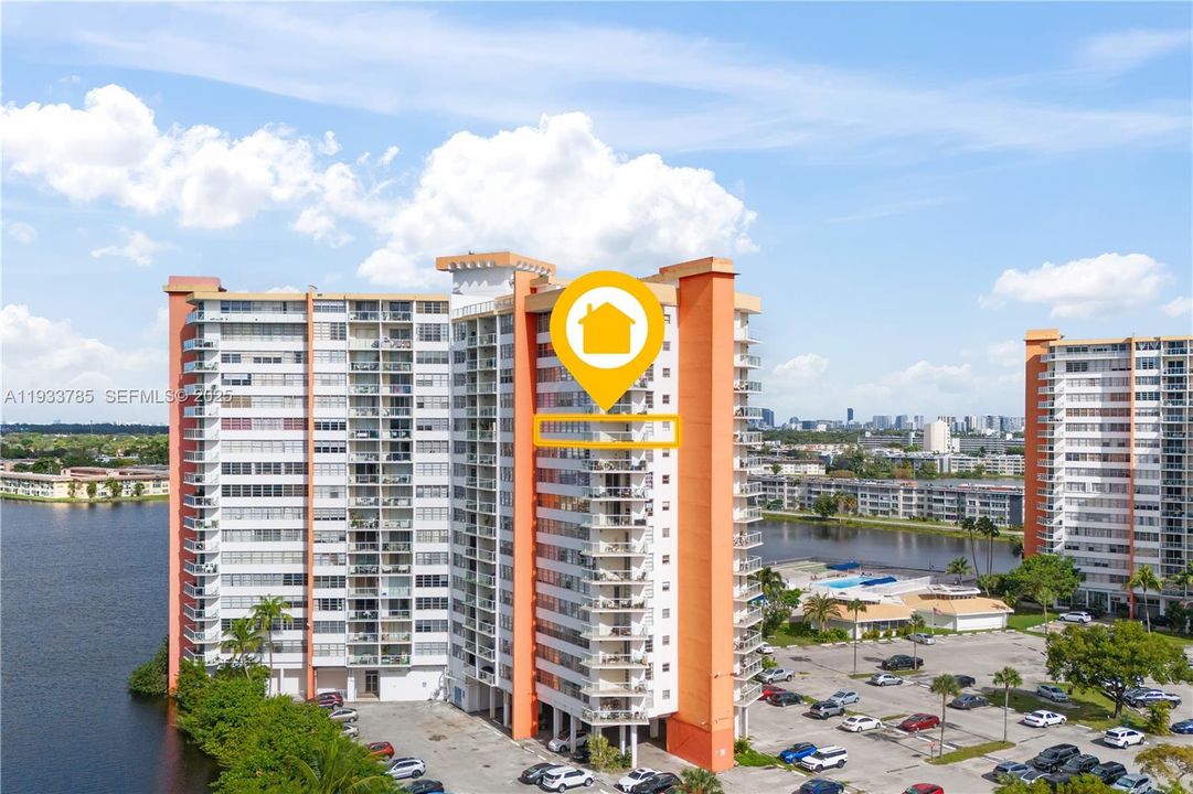 На продажу: $299,900 (2 спален, 2 ванн, 1140 Квадратных фут)