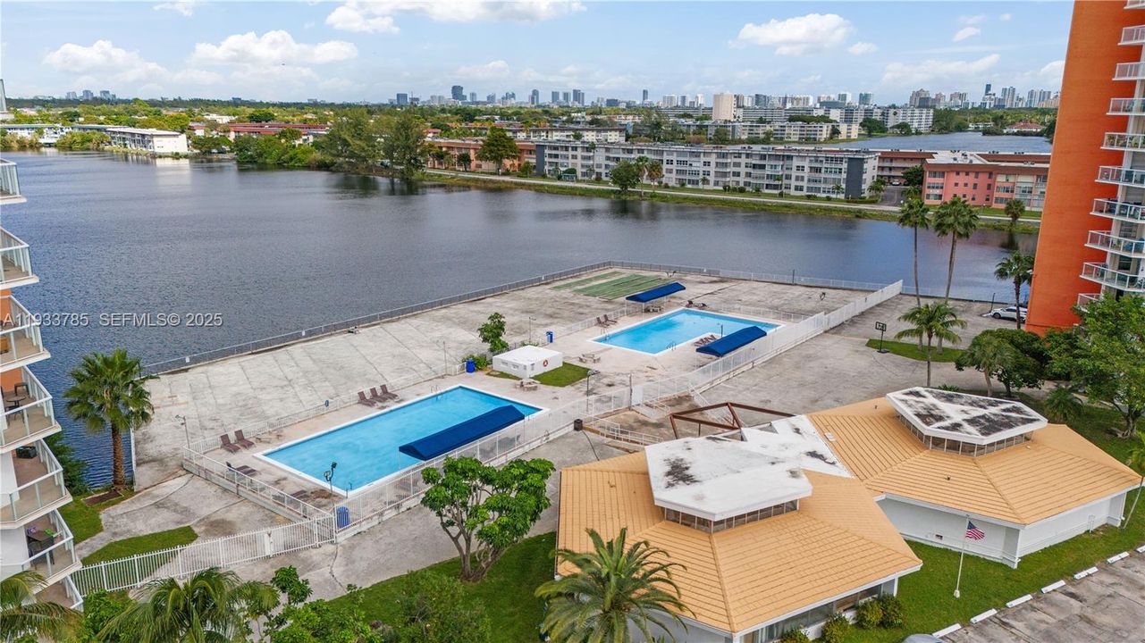 На продажу: $299,900 (2 спален, 2 ванн, 1140 Квадратных фут)