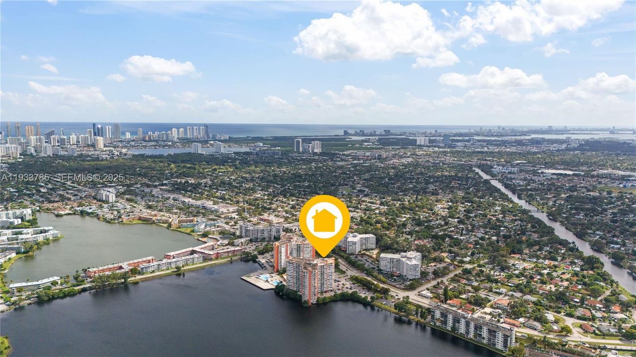 На продажу: $299,900 (2 спален, 2 ванн, 1140 Квадратных фут)