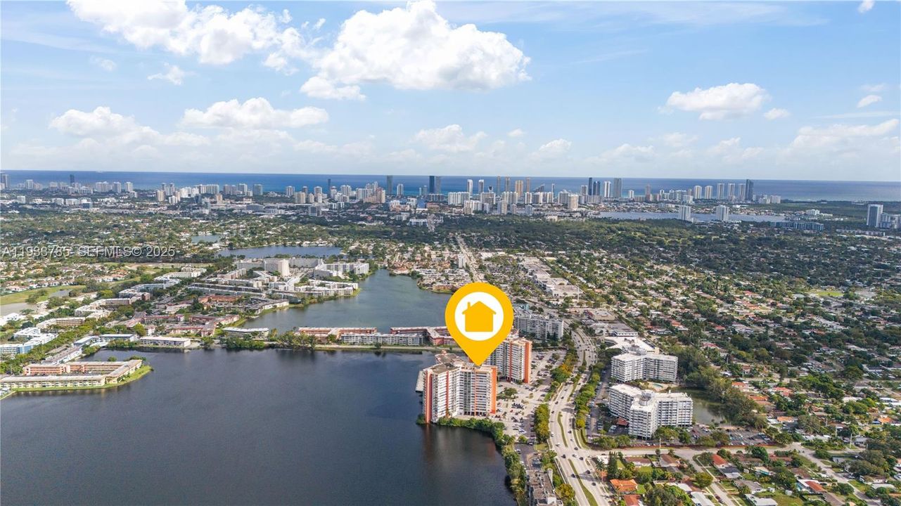 На продажу: $299,900 (2 спален, 2 ванн, 1140 Квадратных фут)