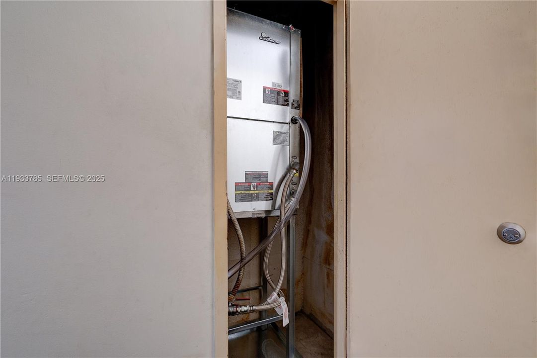 На продажу: $299,900 (2 спален, 2 ванн, 1140 Квадратных фут)