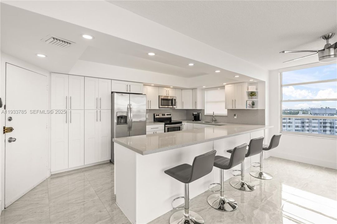 На продажу: $299,900 (2 спален, 2 ванн, 1140 Квадратных фут)