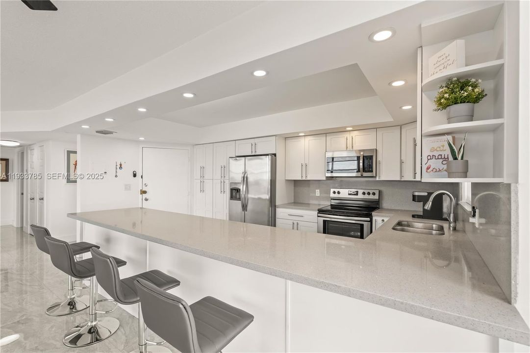 На продажу: $299,900 (2 спален, 2 ванн, 1140 Квадратных фут)