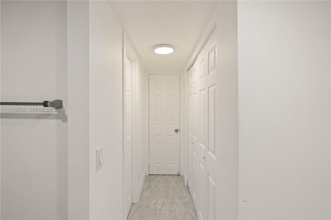 На продажу: $299,900 (2 спален, 2 ванн, 1140 Квадратных фут)