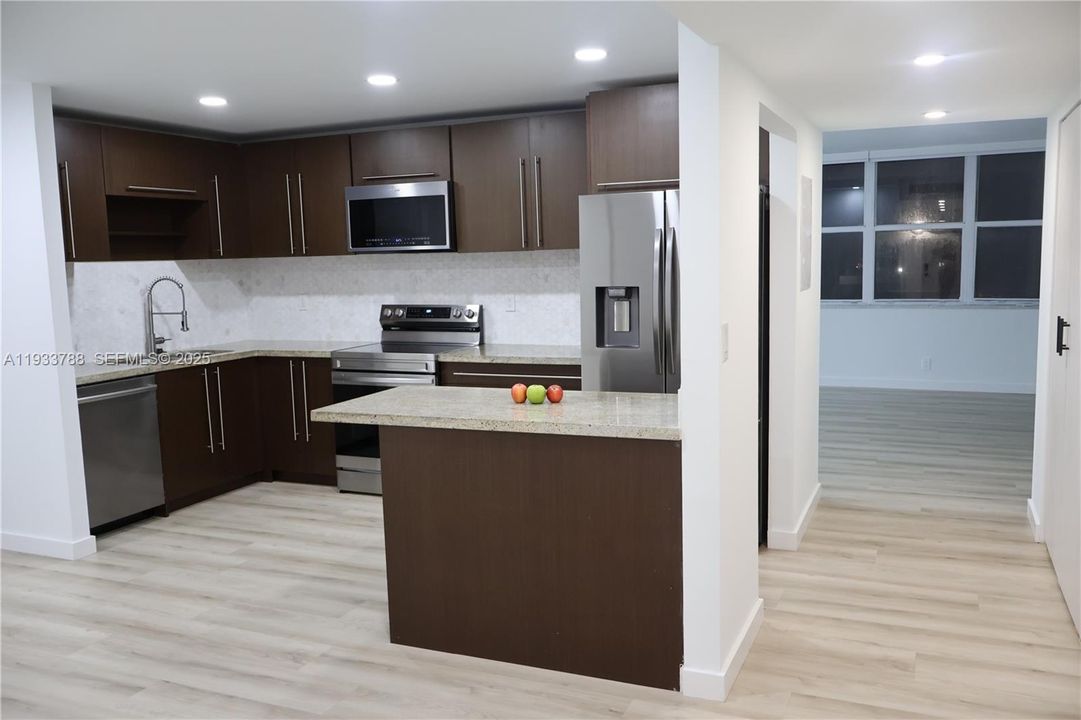 En Venta: $385,000 (3 camas, 2 baños, 1380 Pies cuadrados)