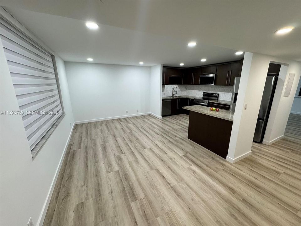 En Venta: $385,000 (3 camas, 2 baños, 1380 Pies cuadrados)