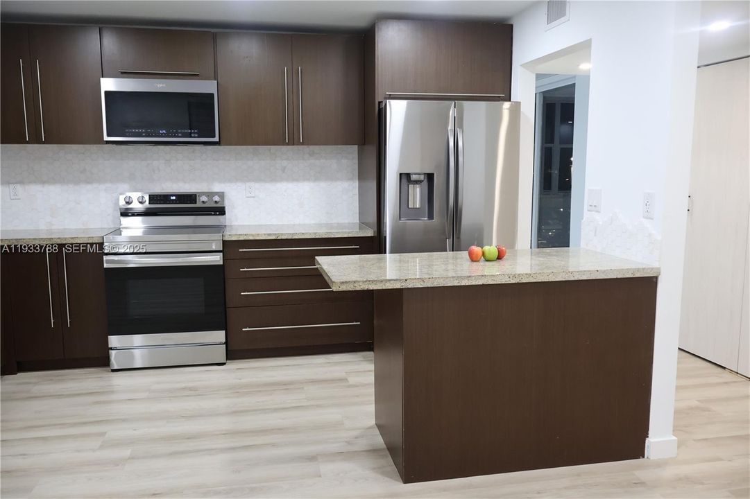 En Venta: $385,000 (3 camas, 2 baños, 1380 Pies cuadrados)