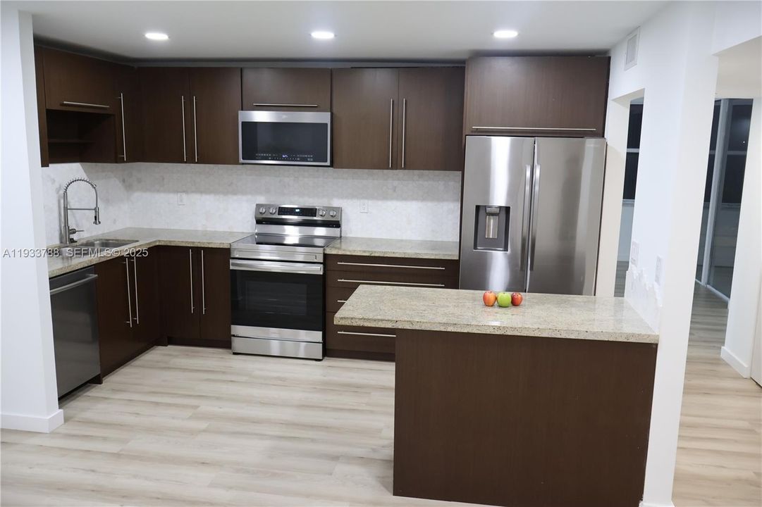 En Venta: $385,000 (3 camas, 2 baños, 1380 Pies cuadrados)