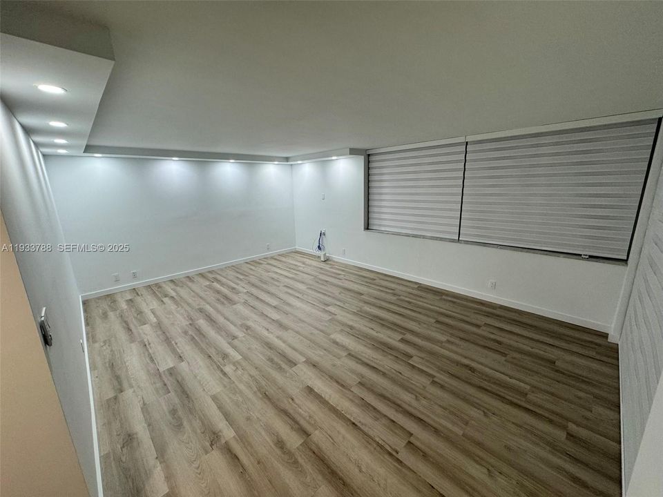 En Venta: $385,000 (3 camas, 2 baños, 1380 Pies cuadrados)