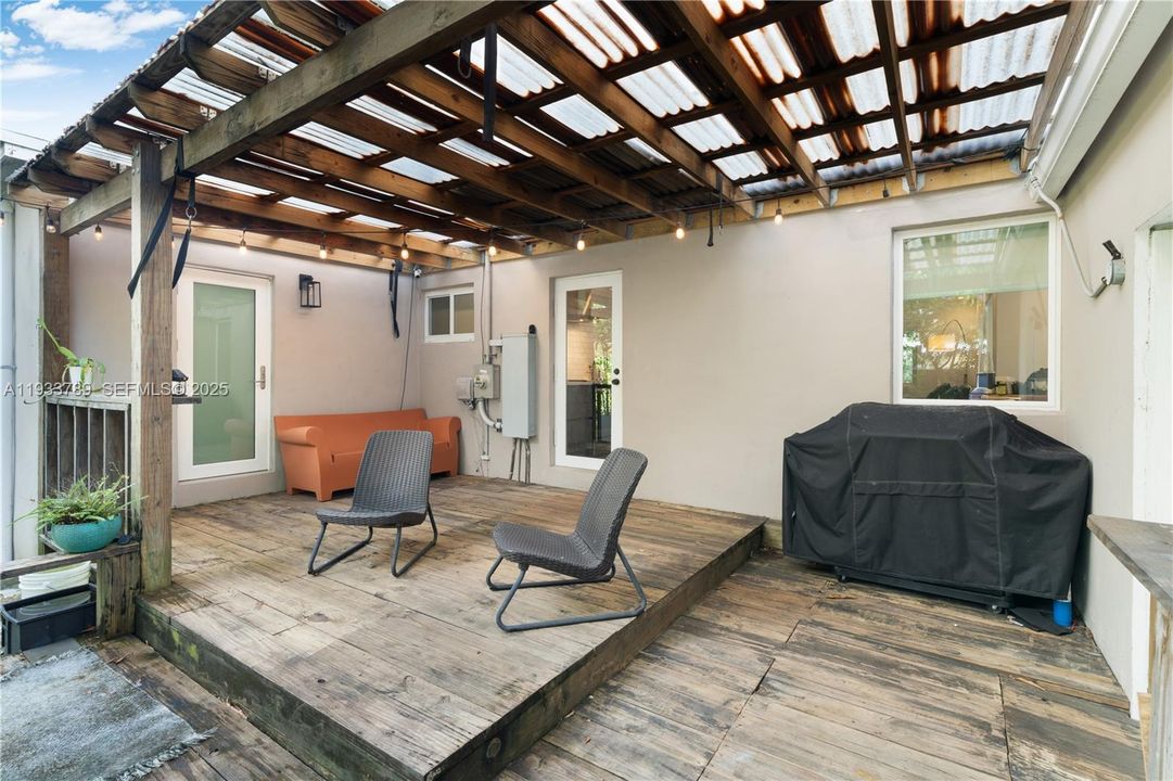 For Rent: $6,500 (3 beds, 2 baths, 1230 Square Feet)