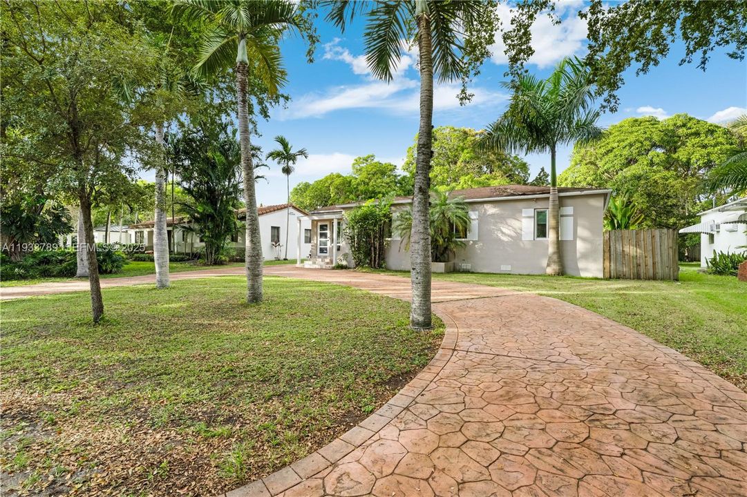 For Rent: $6,500 (3 beds, 2 baths, 1230 Square Feet)