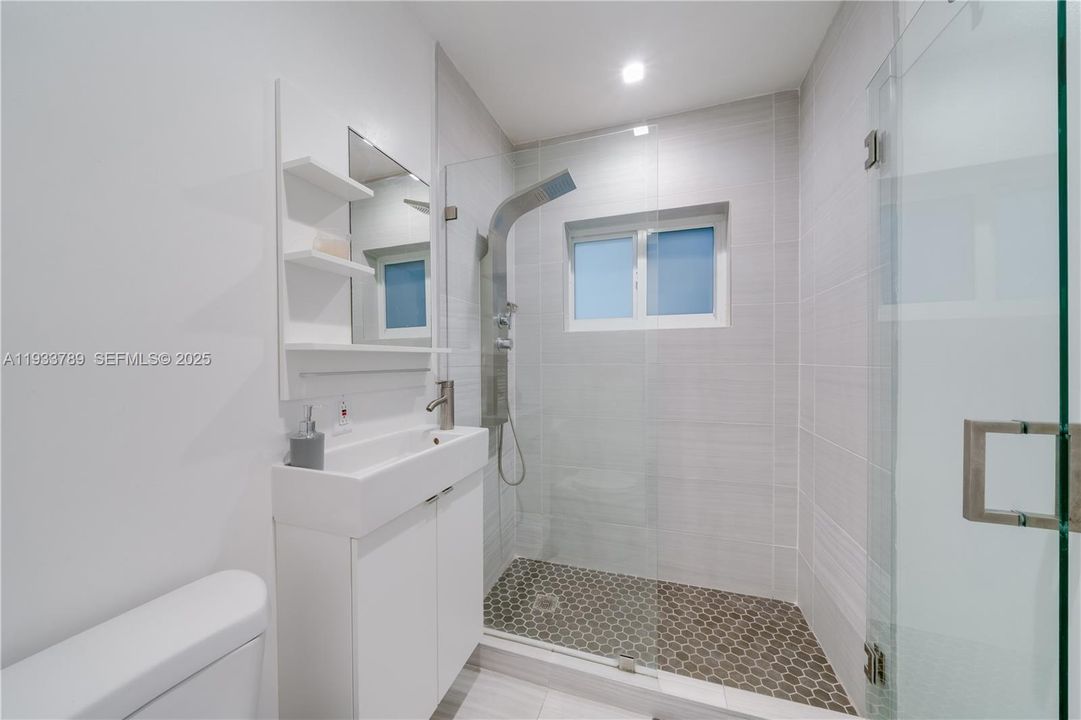 For Rent: $6,500 (3 beds, 2 baths, 1230 Square Feet)