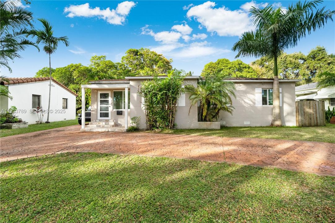 For Rent: $6,500 (3 beds, 2 baths, 1230 Square Feet)