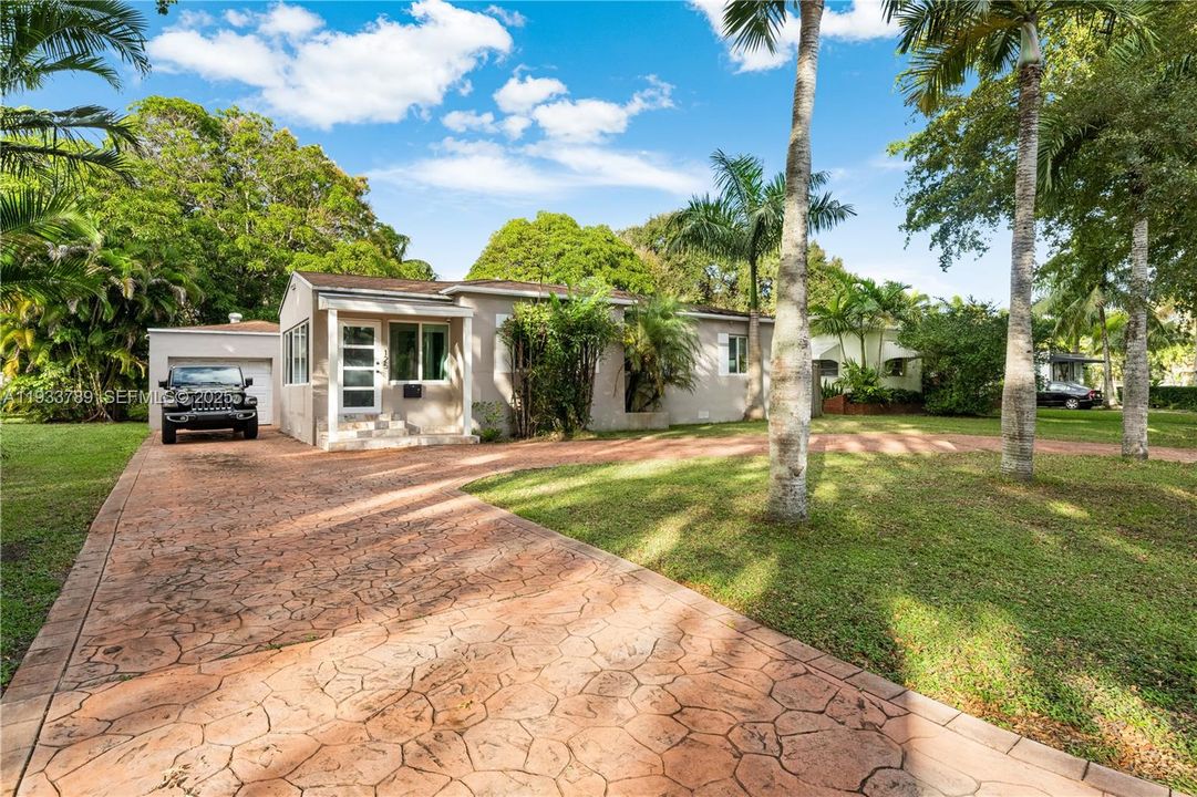 For Rent: $6,500 (3 beds, 2 baths, 1230 Square Feet)