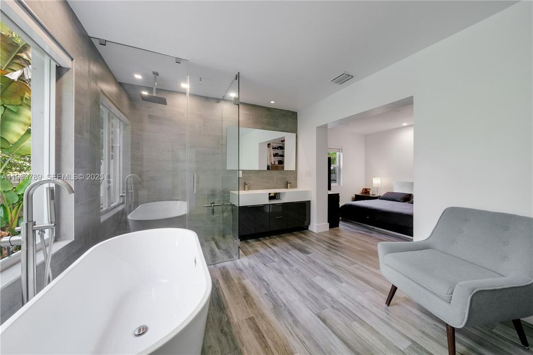 For Rent: $6,500 (3 beds, 2 baths, 1230 Square Feet)