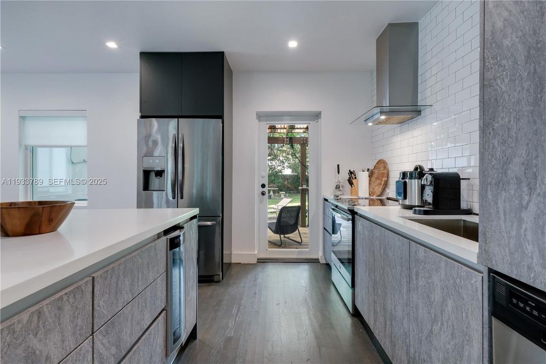 For Rent: $6,500 (3 beds, 2 baths, 1230 Square Feet)