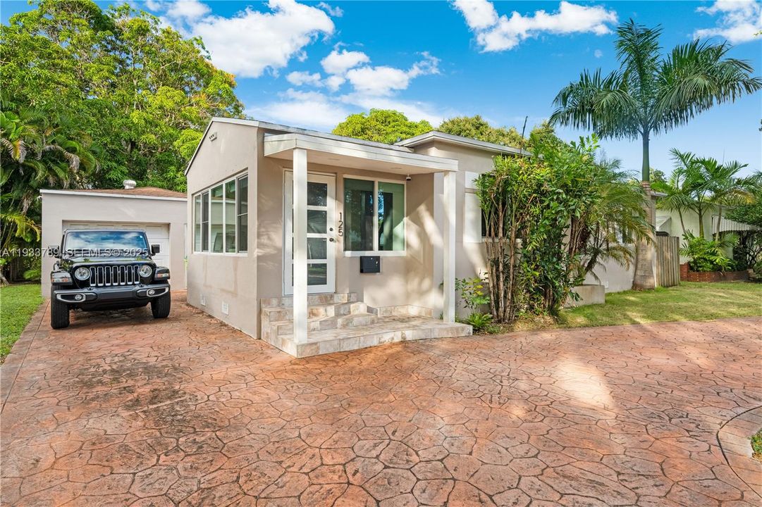 For Rent: $6,500 (3 beds, 2 baths, 1230 Square Feet)