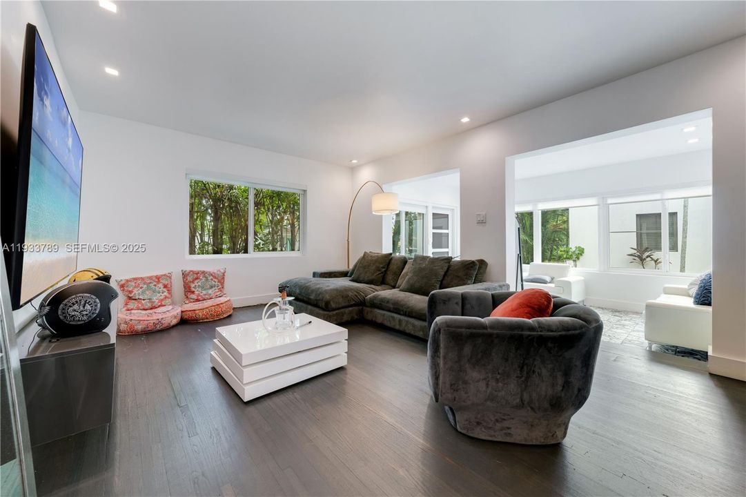 For Rent: $6,500 (3 beds, 2 baths, 1230 Square Feet)