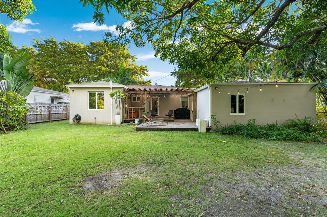 For Rent: $6,500 (3 beds, 2 baths, 1230 Square Feet)