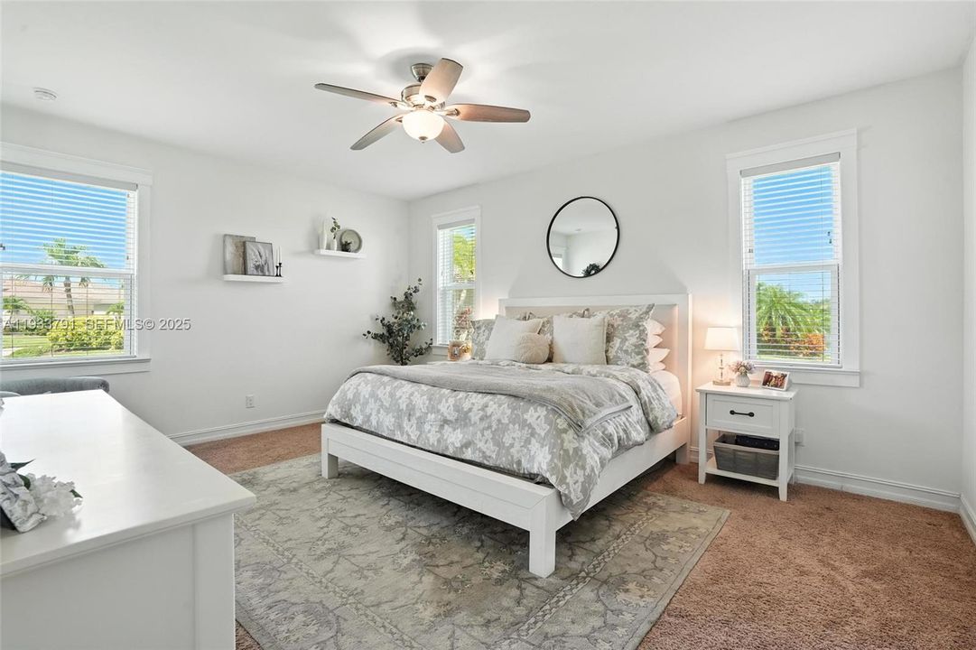 На продажу: $469,900 (5 спален, 3 ванн, 3584 Квадратных фут)