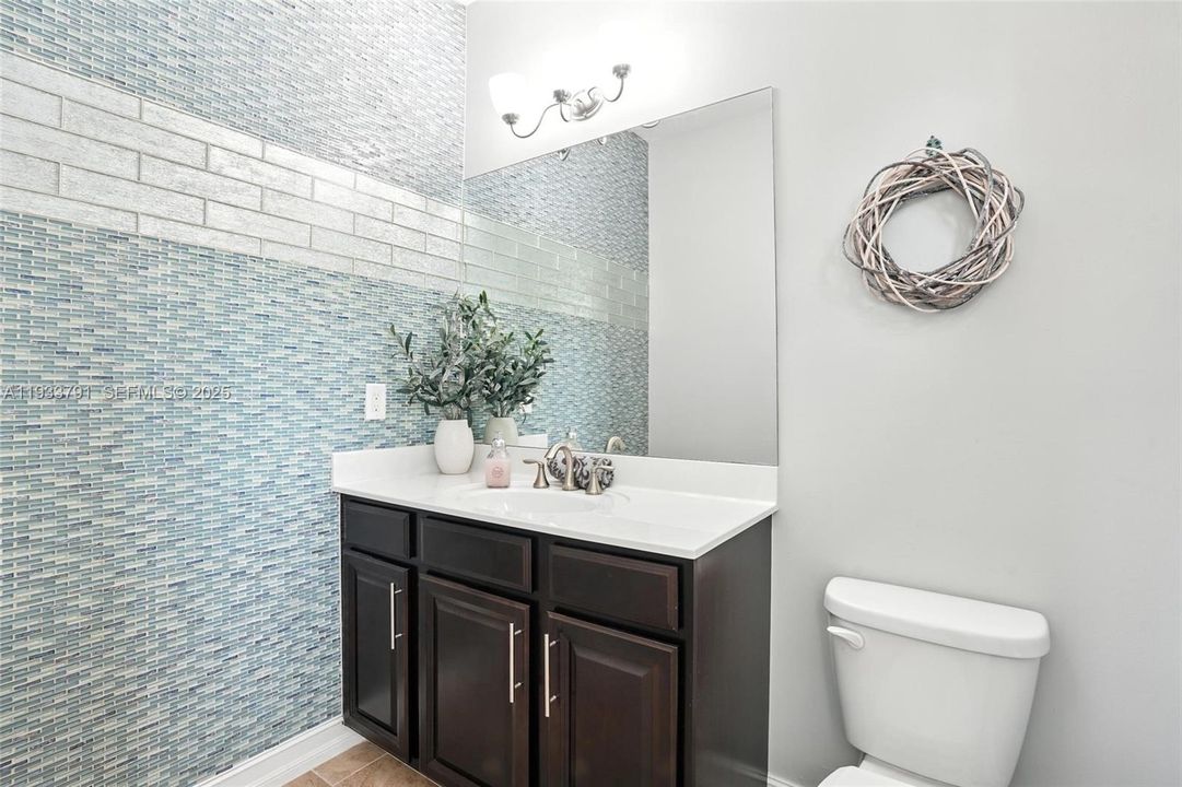 На продажу: $469,900 (5 спален, 3 ванн, 3584 Квадратных фут)