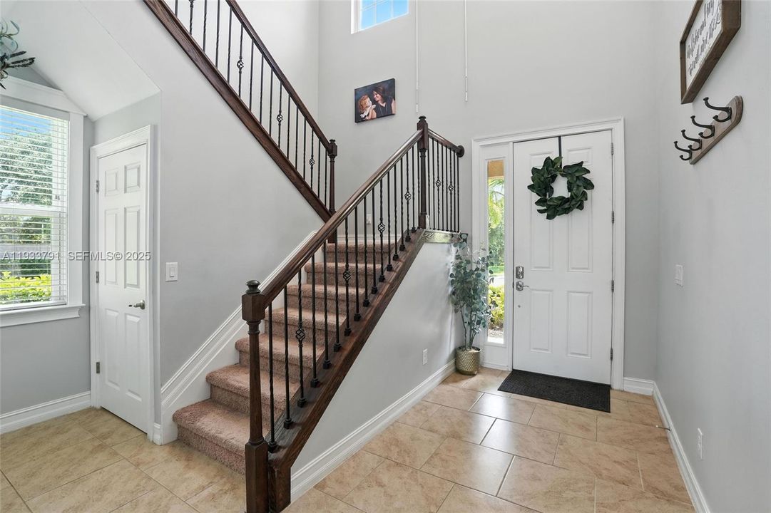 На продажу: $469,900 (5 спален, 3 ванн, 3584 Квадратных фут)