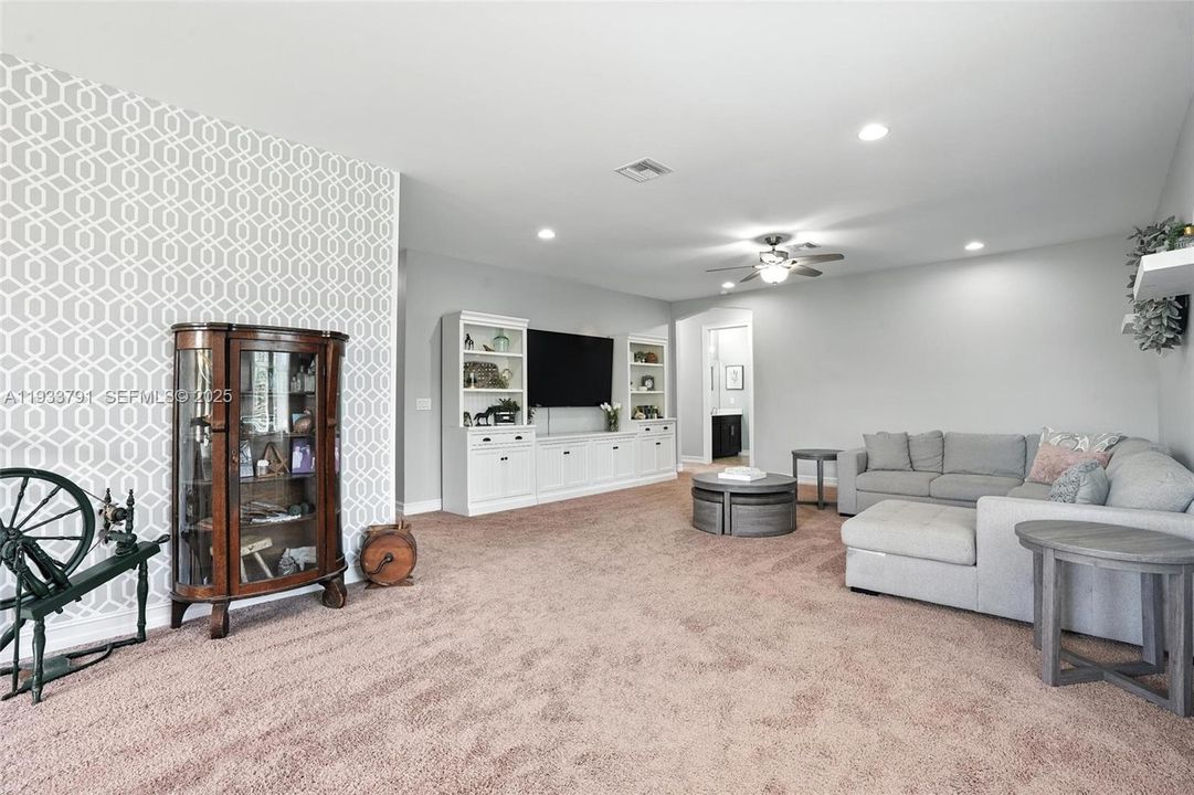 На продажу: $469,900 (5 спален, 3 ванн, 3584 Квадратных фут)