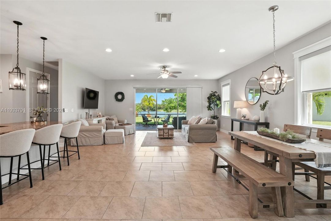 На продажу: $469,900 (5 спален, 3 ванн, 3584 Квадратных фут)