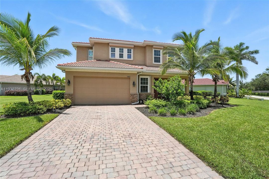 На продажу: $469,900 (5 спален, 3 ванн, 3584 Квадратных фут)