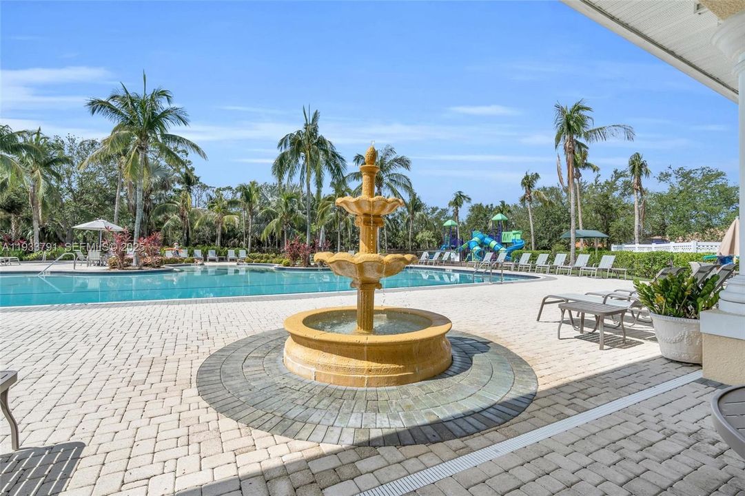 На продажу: $469,900 (5 спален, 3 ванн, 3584 Квадратных фут)