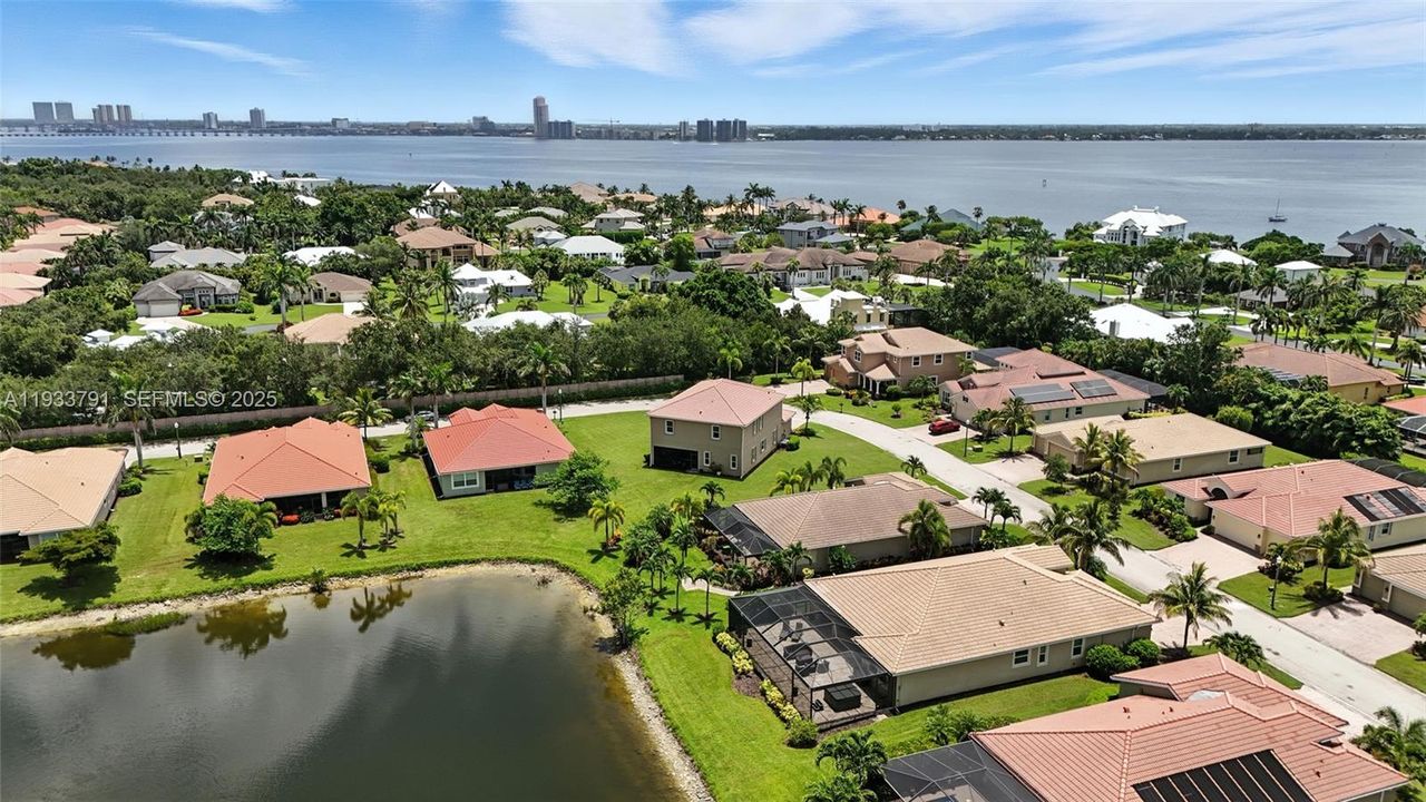 На продажу: $469,900 (5 спален, 3 ванн, 3584 Квадратных фут)