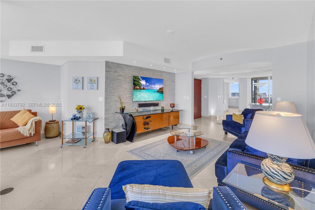 En Renta: $7,100 (2 camas, 2 baños, 1900 Pies cuadrados)