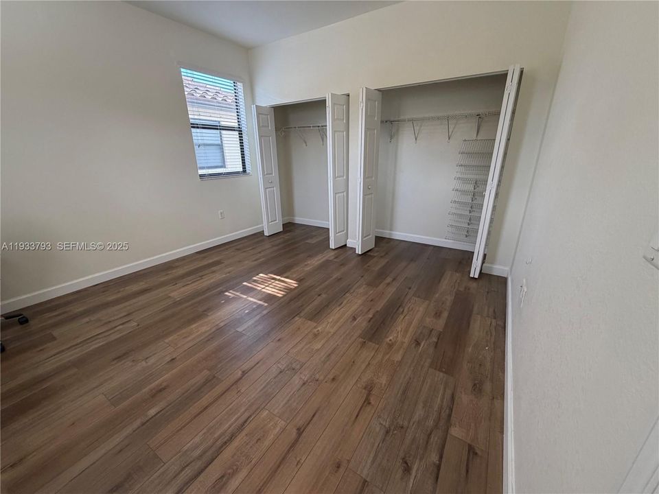 For Rent: $4,600 (5 beds, 3 baths, 3520 Square Feet)