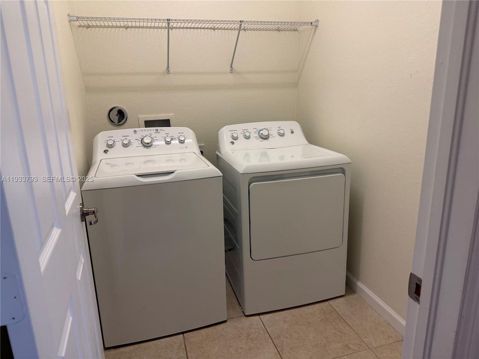 For Rent: $4,600 (5 beds, 3 baths, 3520 Square Feet)