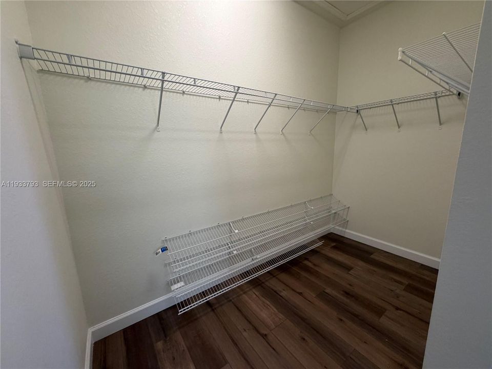 For Rent: $4,600 (5 beds, 3 baths, 3520 Square Feet)