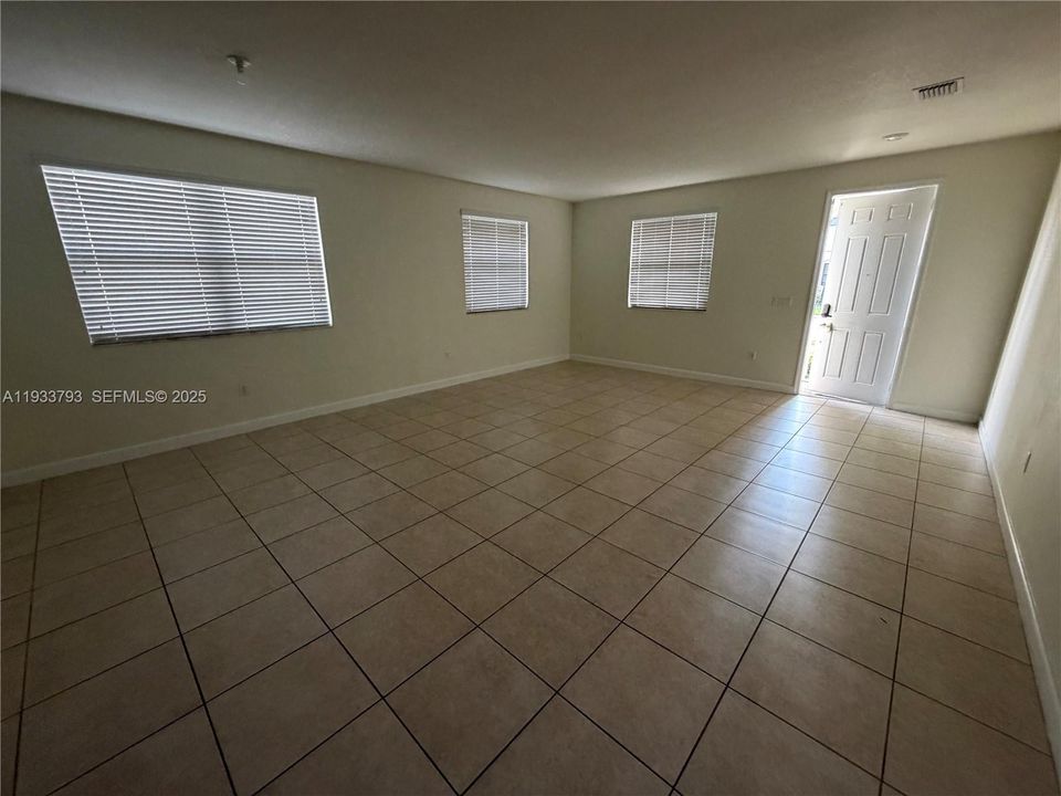For Rent: $4,600 (5 beds, 3 baths, 3520 Square Feet)