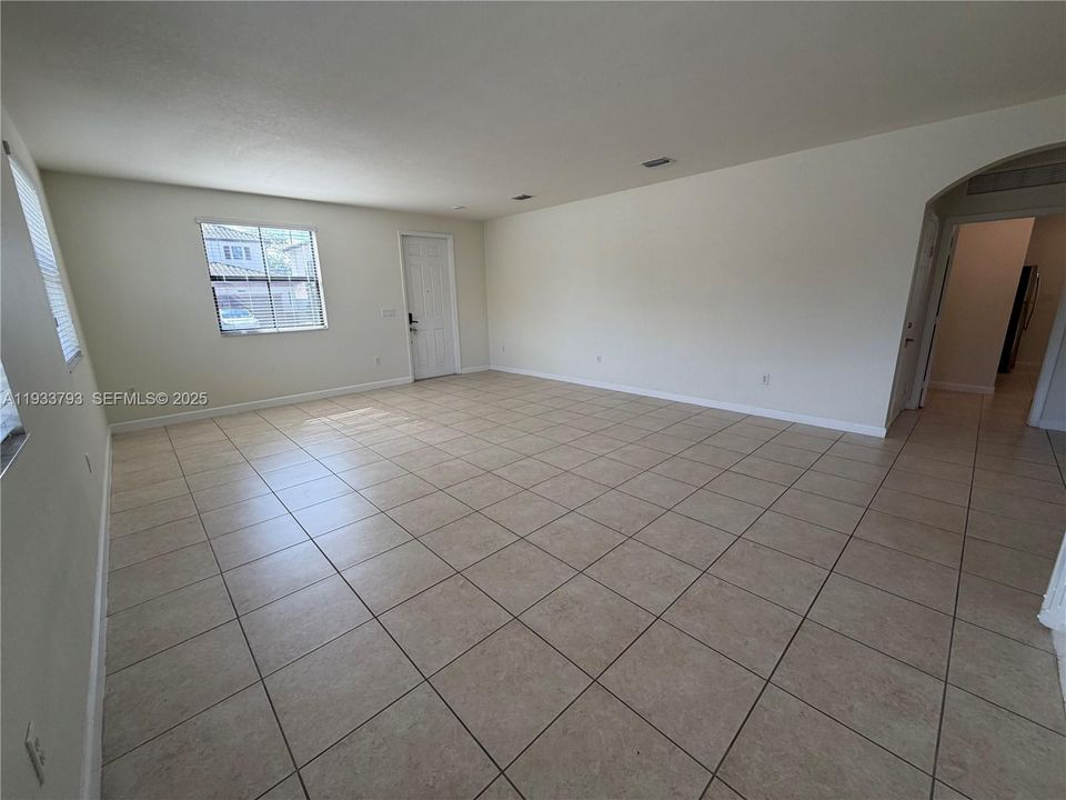 For Rent: $4,600 (5 beds, 3 baths, 3520 Square Feet)