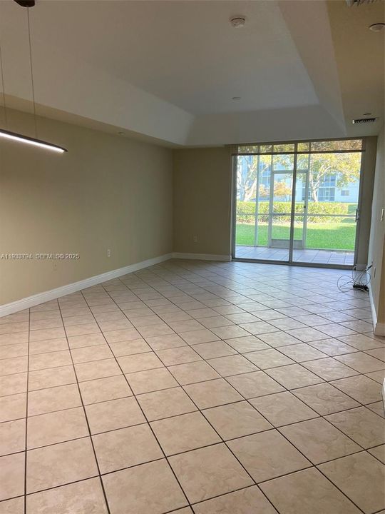 For Rent: $3,100 (3 beds, 2 baths, 1710 Square Feet)