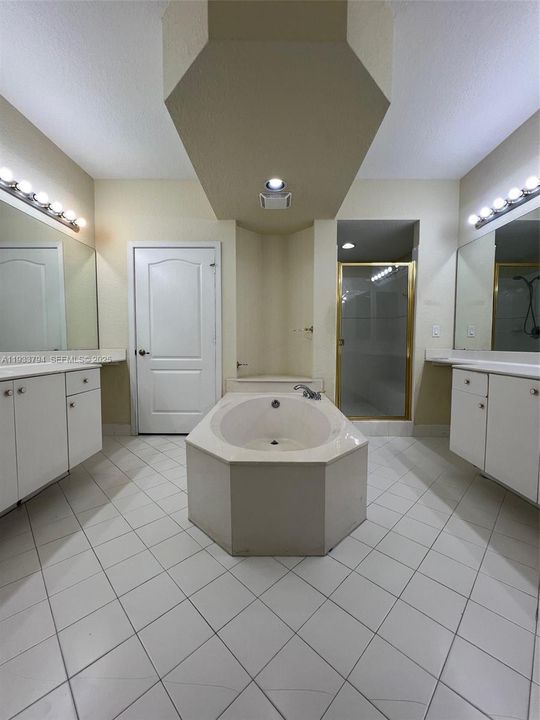 For Rent: $3,100 (3 beds, 2 baths, 1710 Square Feet)